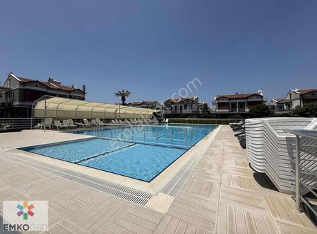 Emko'dan Havuzlu,denize Sıfır Site İçerisinde 3+1 Villa