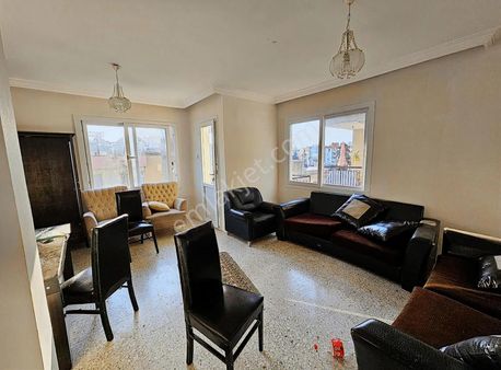 Genç Emlak'tan Mithat Paşa Mah Kiralık 3+1 Daire.