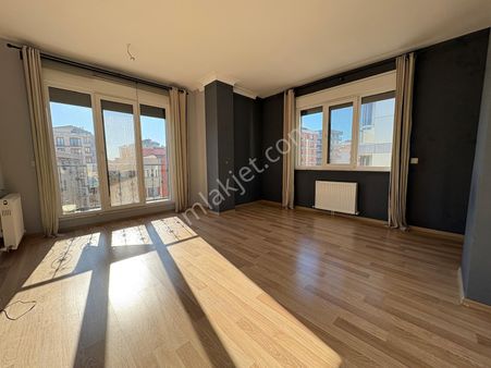 Oben'den Kaptan Arif'te Marmaraya Yakın Otoparklı 2+1 72 M² Net