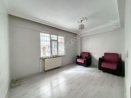 Küçükçekmece Gültepe Mah 2+1 İskanlı Balkonlu Yüksek Giriş