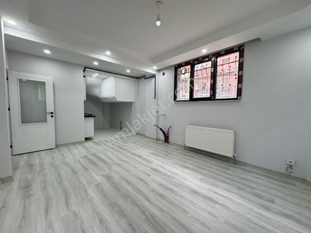 Küçükçekmece Gültepe Mah 2+1 Köşe Asansörlü Bahçekatı