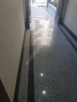 Hızır Turizm Emlak’ Dan ' Merdivenköyde 1+1 Kiralık Daire