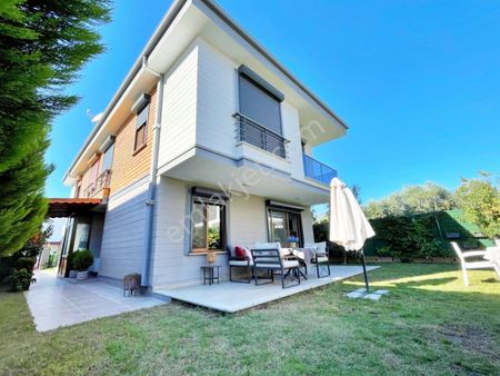 ▄jet'ten Yenimahalle Mevkiinde Ultra Lüx Geniş Bahçeli 3+1 Villa