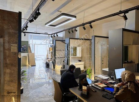 Barbaros Bulvarında Satılık 185m2 Depolu Dükkan