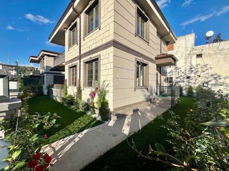 Akçaya Aras Emlaktan Narlıda Denize 150 Metre Müstakil Villa