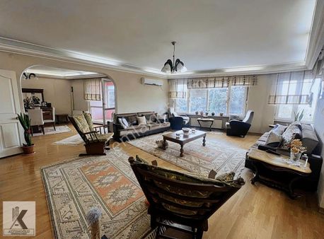 Eşsiz Göl Manzaralı Tek Daire Üzerine Asansörlü 3+1 180m2 Arakat