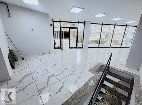 Denizköşklerde İşlek Cadde Üzerinde Sıfır Depolu 120m2 Dükkan