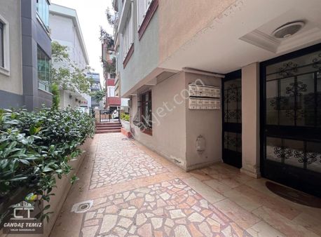 Ct Emlak'tan İdealtepe'de Yenilenmiş Arakat Geniş 3+1 Daire