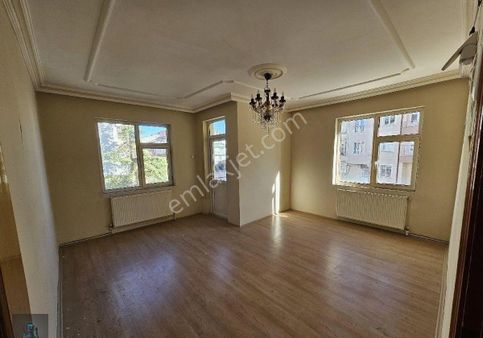 Eren Emlak'tan Pirireis Mahallesinde 3+1 Cadde Üzeri Satılık Daire