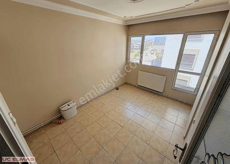 Üç Elmastan 3+1 Kemalpaşa Mahallesinde Satılık Fırsat Daire