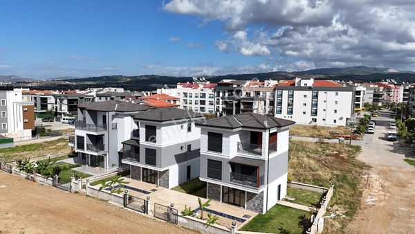 Davutlar Bölgesinde Müstakil Özel Havuzlu Sıfır Villa