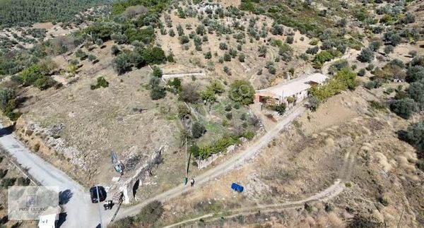 Deniz Manzaralı Köyün Yanında Kartal Yuvası Gibi Arsa