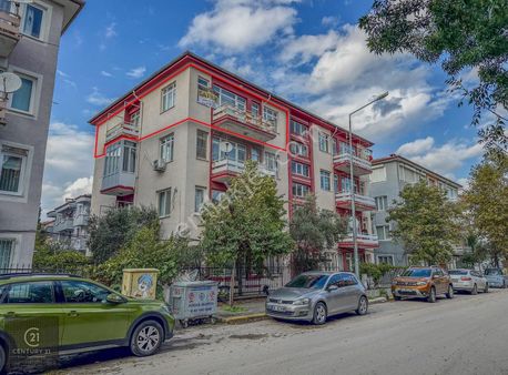 C21 Loca'dan Bahçelievler'de Cadde Üzeri 3+1 Kilerli Daire