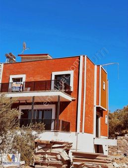 Merkez'den İzmir Dikili Bademli Mh.'de Modern Ve Şık 5+2