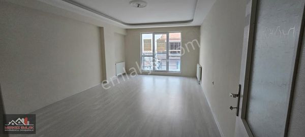 Merkez Emlak 3+1 Kat 2 Arka Cephe Asansörlü 7 Yıllık Geniş Daire