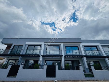 Kuşadası Güzelçamlı’da Ortak Havuzlu Satılık 3+1 Yazlık