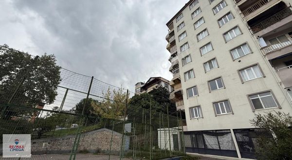 İzmit Serdar Mahallesinde Full Deniz Manzaralı Satılık 2+1 Daire