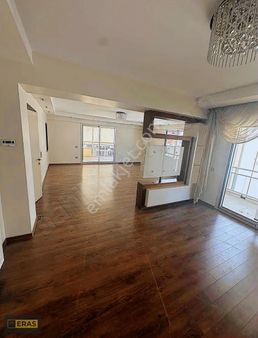 Şehrin En Ferah Bölgesinde 4 Cephe Balkonlu Geniş Kiralık Daire