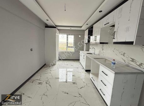 Zirve'den Yeşiltepe Mahallesi 1.kat 3+1 Teras Balkonlu Daire!