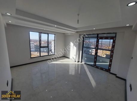 Şeker Emlaktan Emek Mah. Albayrak Cad. Yakını 2+1 105m² Daireler