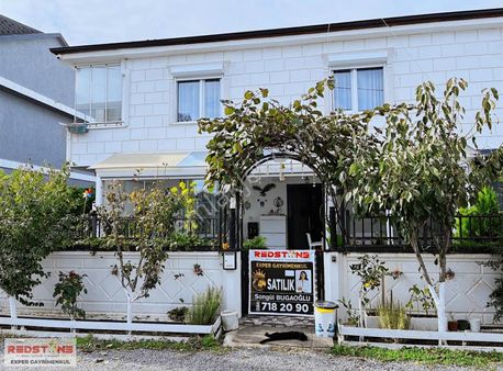 Kocaali Alandere'de Ön Cephe Eşyalı Panjurlu 3+1 Dublex Villa