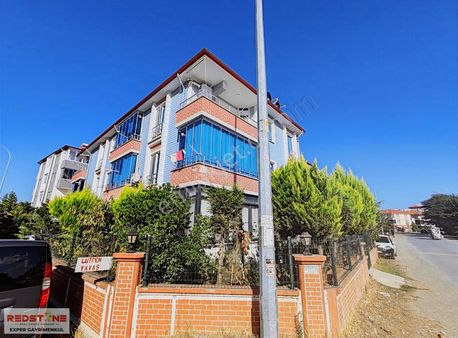 Karasu Yalı Mahallesi'nde Denize Yakın Mutfak Holde Geniş 2+1