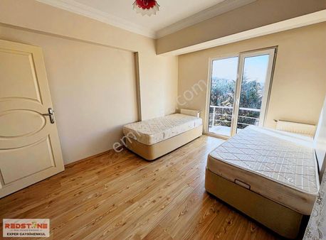 Karasu'da Cadde Üzerinde 324m2 Arsa Payına Sahip 3+1 Villa