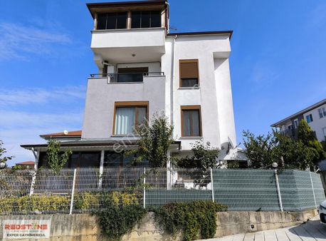 Karasu'da 80m2 Teraslı Deniz Manzaralı Ayrı Girişli Geniş 3+1