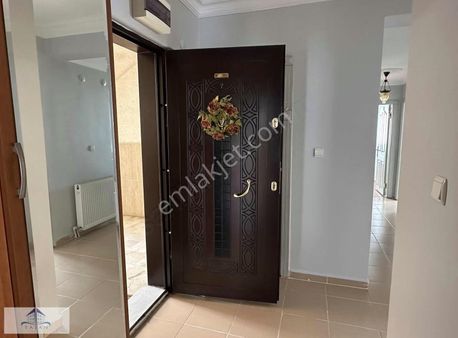 Cadde Üzeri Askeriye Yakını 2.kat Kiralık 3+1 Daire