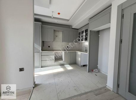 Mezitli Davultepe Mevkin'de Merkezi Konumlu Kiralık 2+1 Daire