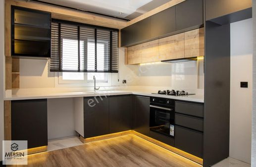 Mezitli Akdeniz Mahalesin'de Merkezi Konumlu Kiralık 2+1 Daire