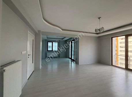 **can Emlak'tan Cağaloğlunda Satılık Daire**