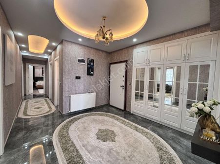 Atakent Ana Cadde Üzeri Site İçerisinde 3+1