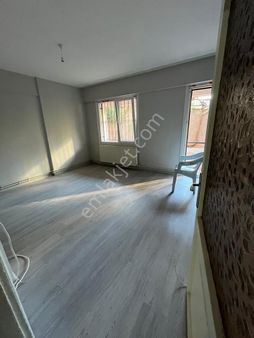 Ümraniye Ataşehir Belediye Karşısı Site İçi 2+1