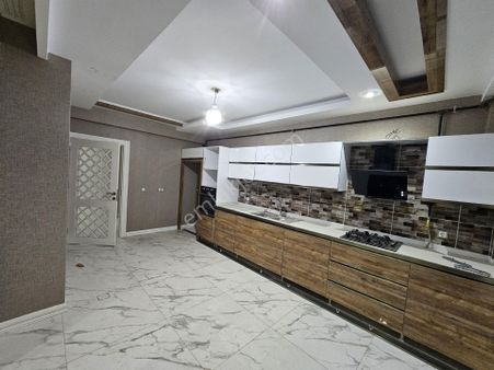 Hızlı 21 Gayrimenkul'den Araştırma Karşısında 4+1 Satılık Lüks Daire