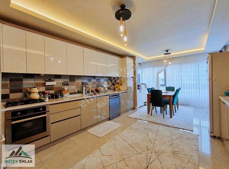 Güneşevlerin Merkezinde Manazaralı Ultra Lüks Geniş 4+1 Daire