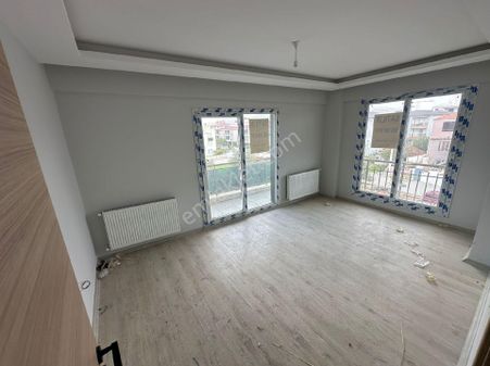 Bergama Fatih Mah 2 Tuvalet / Wc'li Doğalgazlı Kapalı Mutfak 2+1 Geniş Daire Satılık