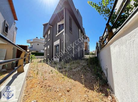 Menderes Özdere'de Merkezi Mevkide Sıfır 3+1 Satılık Villa