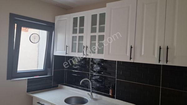 Beyoğlu Katip Çeleb De 2+1 Klimalı Ve Kombili Temiz Daire