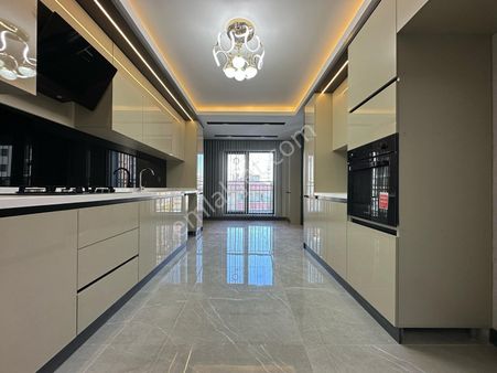 Pursaklar Mehmet Zengin Emlak'tan Teras Balkonlu Çift Banyolu 5.kat 4+1 Ultra Lüks Sitede