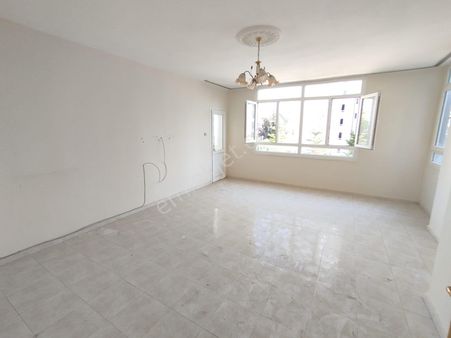 Kenan Evren Bulvarı Semt Pazarı Civarı 3+1 Kapalı Mutfaklı Güney Doğu Cepheli Ekstralı