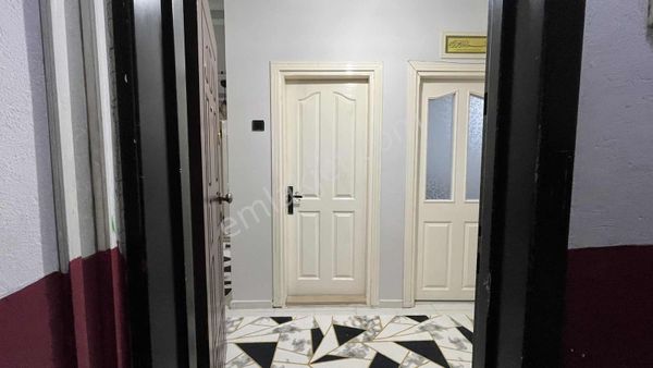 Luna'dan Gazi Caddesinin Hemen Üst Sokağında Satılık 3+1 Daire