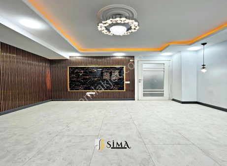 Sima Yapı'dan Caddeye Yakın Bahçe Kullanımlı 2+1 Dekorlu Daire