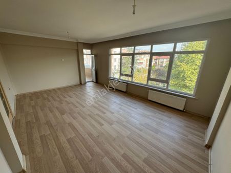 Emek Emlak'tan Körfez Mimar Sinan Mah.de Kiralık 3+1 Daire