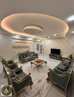 *bağcılar Zana Düğün Salonu Civarında Satılık 4+1 Geniş Daire