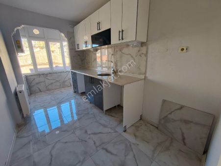 Güneyden Metroya 10 Dakika Yürüme 2+1.90m2 Balkonlu Daire