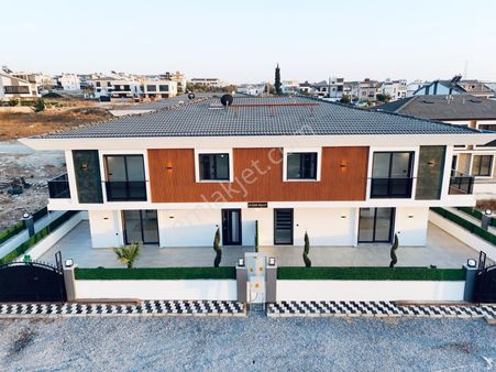 Hisar Mah Liman Yoluna 250metre Havuzlu Otoparklı Sıfır Villa