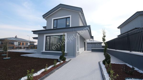 Yeni Bağlıcada 4+1 Satılık Site İçinde Lüx Sıfır Villa