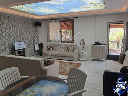 Seferihisar Doğanbey'de Bahçeli Ferah Yapılı Satılık 2+1 Villa