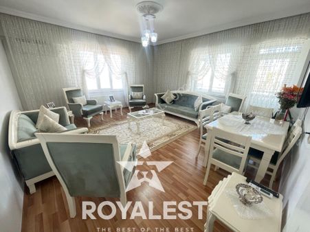 Royalest'ten Tramvaya Yakın Ara Kat Geniş Oturumlu Fırsatt